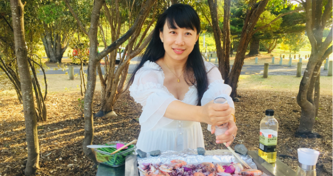 Min Hu or Mia cooking 