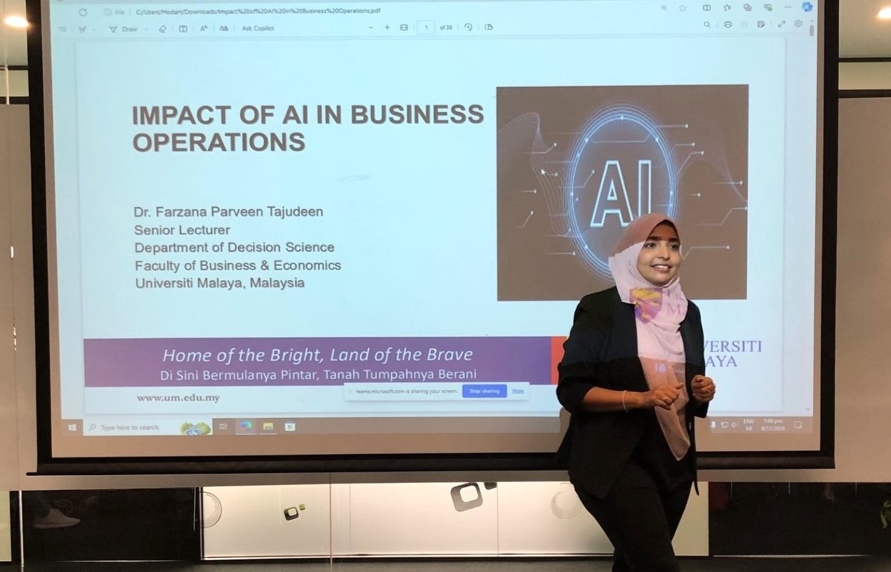 <p>Senior Lecturer discusses AI in business</p>